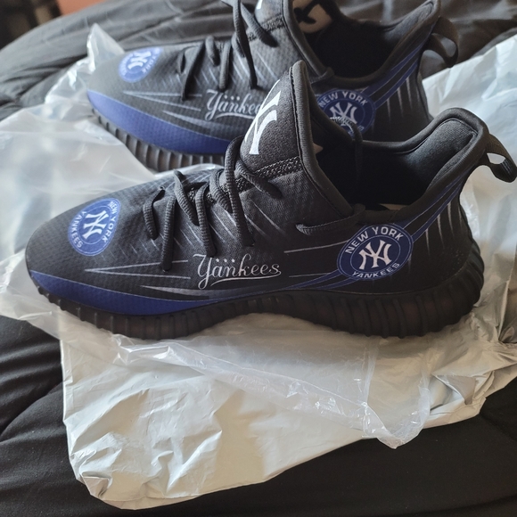 MEN'S NY. YANKEES BLACK SNEAKERS SIZE 13 BRAND SPANKIN NEW!!!!!!!!!!!!!!!!!!!!! - Picture 4 of 16